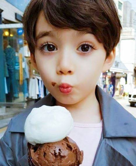 爸爸姓「黃」，給雙胞胎女兒取這名....幼稚園老師點名時，全班人都站了起來！
