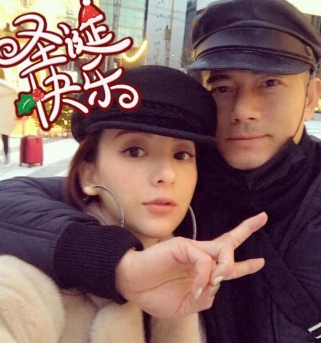 郭富城喜迎二胎，激動曬一家四口牽手照，配色透露寶寶性別，名字十分接地氣