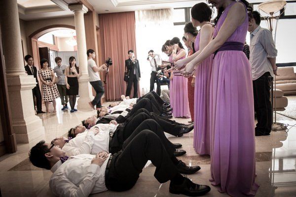 神婊伴娘團玩過頭…誇張行徑羞辱男方！霸氣新郎直接嗆「不結了」沒想到後續更八點檔..！