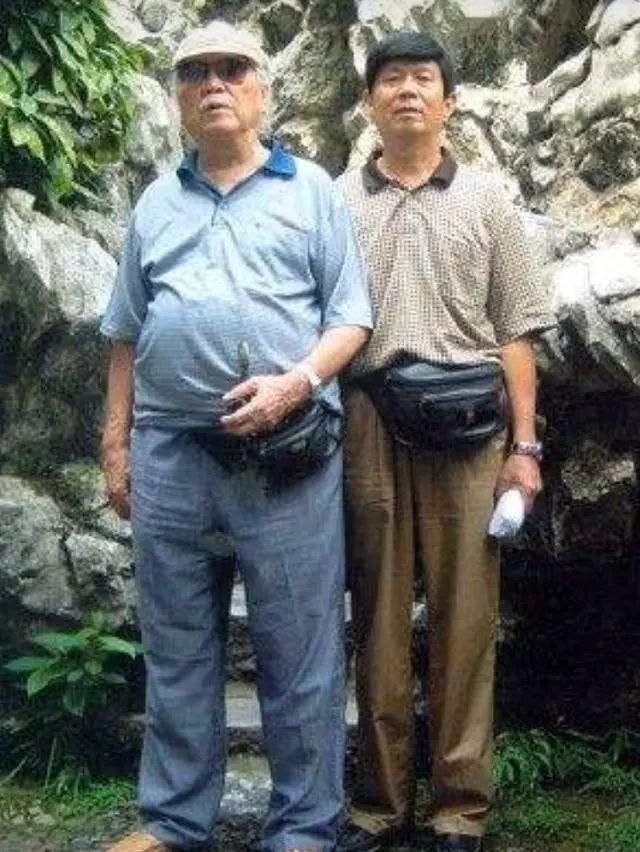 成龍回安徽老家探親，兩個哥哥家境貧寒，成龍的做法卻讓人意外！