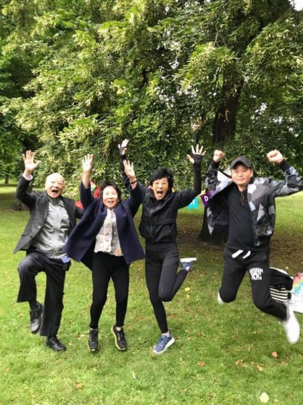 吳君如愛女轉眼已是亭亭玉立了！曬出慶生母女合照，女兒長相清秀，有氣質！
