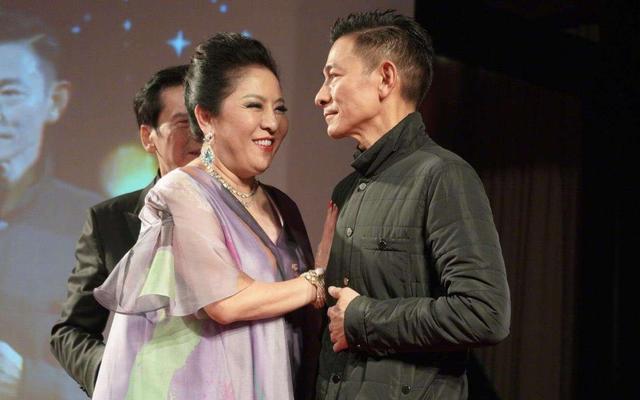 向太痛批許志安與妻子閨蜜「偷吃」，支持鄭秀文早放下、選擇幸福
