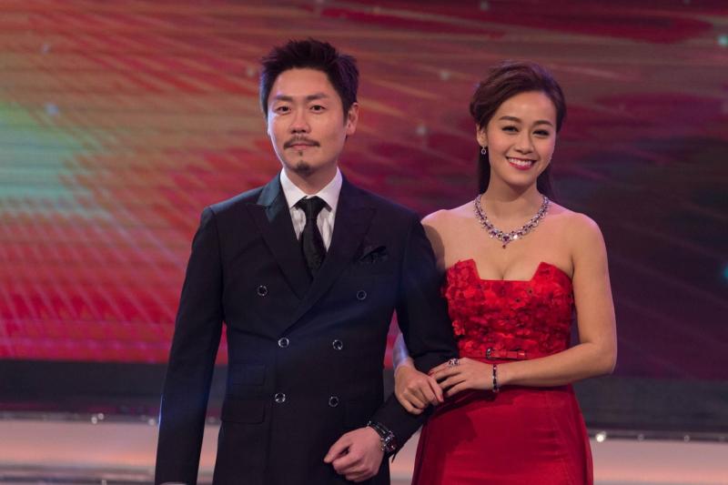 情牽鄭秀文30年！許志安被爆「劈腿香港女模」愛妻形象破滅　2人「車內狂親10分鐘」：帶我回家～