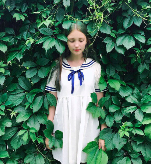 最會染的少女！19歲正妹「染過世上所有顏色」　連最醜「青色」都能演繹成仙氣精靈❤
