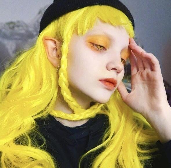 最會染的少女！19歲正妹「染過世上所有顏色」　連最醜「青色」都能演繹成仙氣精靈❤