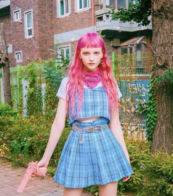 最會染的少女！19歲正妹「染過世上所有顏色」　連最醜「青色」都能演繹成仙氣精靈❤
