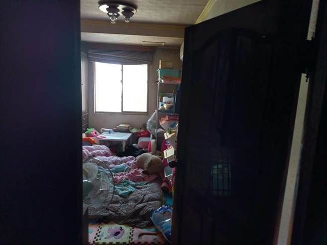 800度大火把整戶燒到焦黑,全家人因為1個「正確動作」5人毫髮無傷!