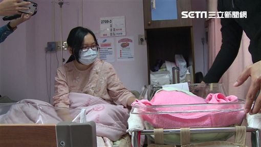8年連生5胎！「大學戀上黑手」28歲年輕媽 挺孕肚上課　沒錢也堅持要生：「月薪3萬不是問題！」