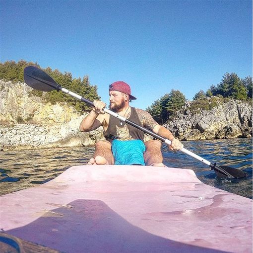 蘇格蘭男騎單車壯遊　半途遇喵星人撒嬌　強行加入成旅伴