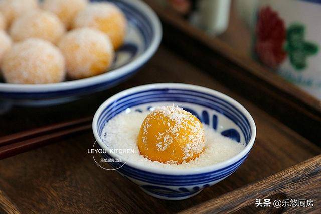 軟糯香甜的小點心，蒸南瓜加上椰絲，上桌就被搶光