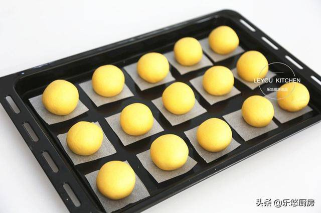 軟糯香甜的小點心，蒸南瓜加上椰絲，上桌就被搶光