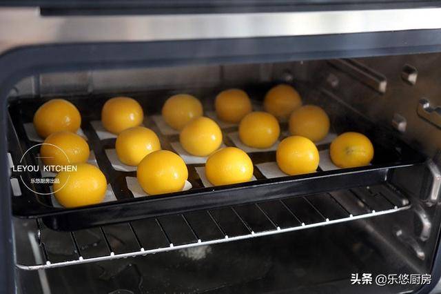軟糯香甜的小點心，蒸南瓜加上椰絲，上桌就被搶光