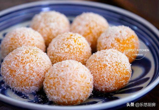 軟糯香甜的小點心，蒸南瓜加上椰絲，上桌就被搶光
