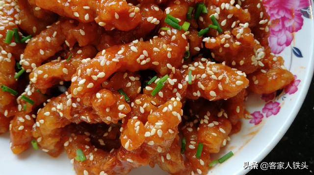 瘦肉絲中打2個雞蛋，實在太好吃，做法簡單，味美解饞越吃越香