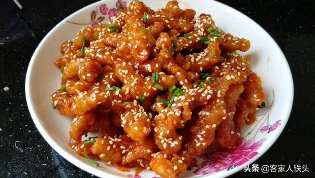 瘦肉絲中打2個雞蛋，實在太好吃，做法簡單，味美解饞越吃越香