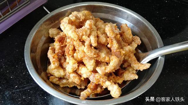 瘦肉絲中打2個雞蛋，實在太好吃，做法簡單，味美解饞越吃越香