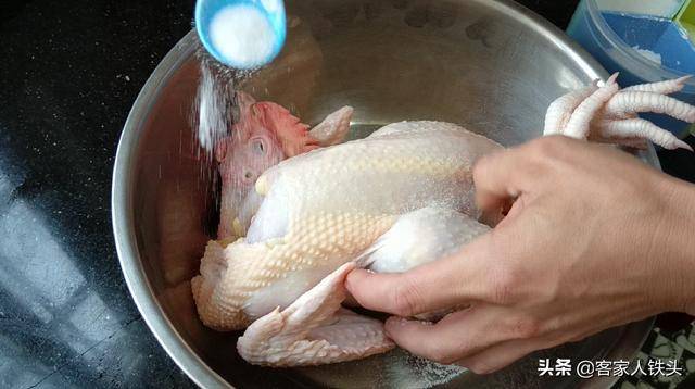 吃雞，就愛這一個電飯鍋懶人做法，出鍋咸香好吃，1人能吃完1整隻