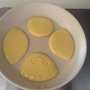 一個雞蛋，半碗水，3分鐘就能出鍋的美味「早餐餅」，孩子天天早上點名要吃！ 