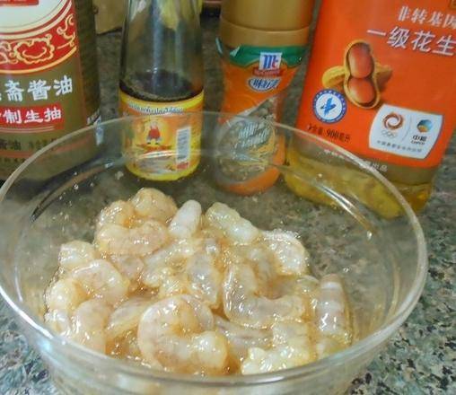 鮮蝦雲吞鮮甜美味，吃起來爽滑鮮香，美味誘人