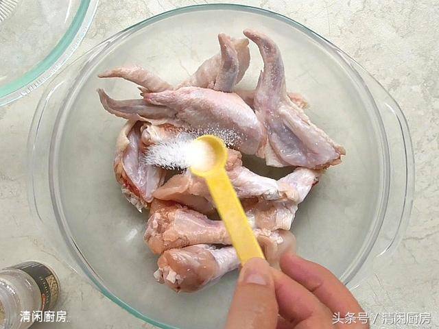 酥脆炸雞翅的做法，放冷了還可以保持酥脆