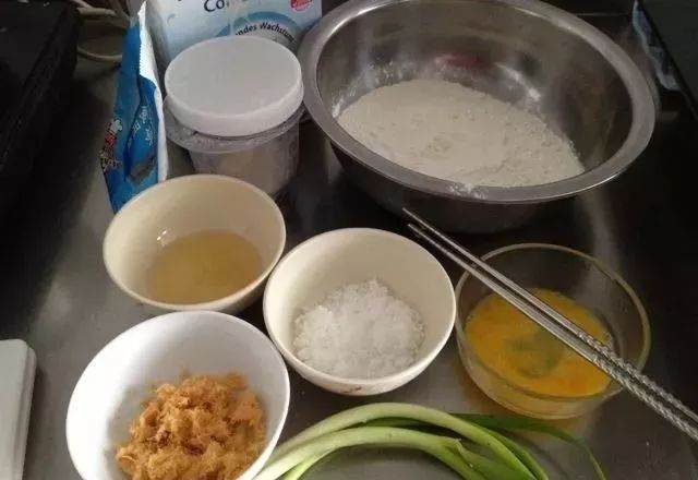 會拉絲的香蔥肉鬆麵包，基本店面每個店面都賣的熱銷品