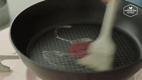韓國網紅店熱賣，用珍珠草莓做的蛋糕，今年又要火啦 