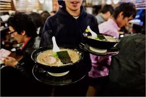 日本女孩從來不自己去吃拉麵，其中原因非常講究，外人都不理解