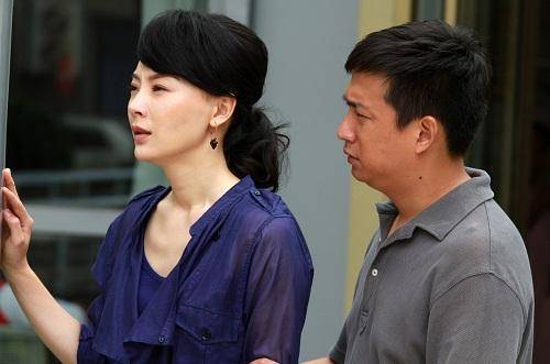 不退聘金就打！臺北女離婚當天慘被打，含淚怒撥電話，隔日老公全家登門跪下