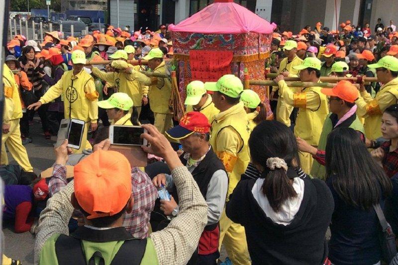 兒子早產瀕死！白沙屯媽祖顯神蹟「帶他闖過各難關」　母親淚曝「寶貝微笑離開」：是娘娘的旨意