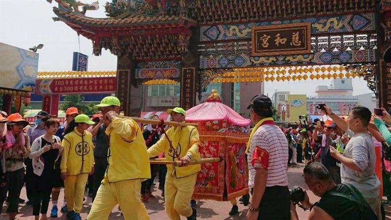 兒子早產瀕死！白沙屯媽祖顯神蹟「帶他闖過各難關」　母親淚曝「寶貝微笑離開」：是娘娘的旨意