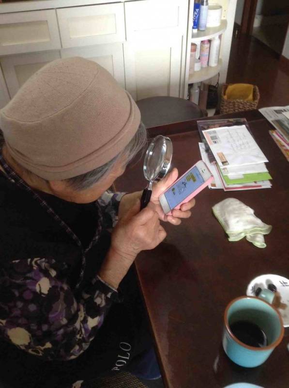 21張「當爺爺奶奶遇上科技產品」的爆笑照　為什麼滑鼠都壞掉？才發現竟一直是反著拿的！﻿