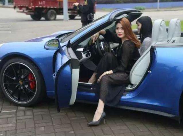 買錯車了嗎？BMW窗外肉包鐵「後座卻超正點」他反觀副駕狂嘆…網友見狀全笑瘋
