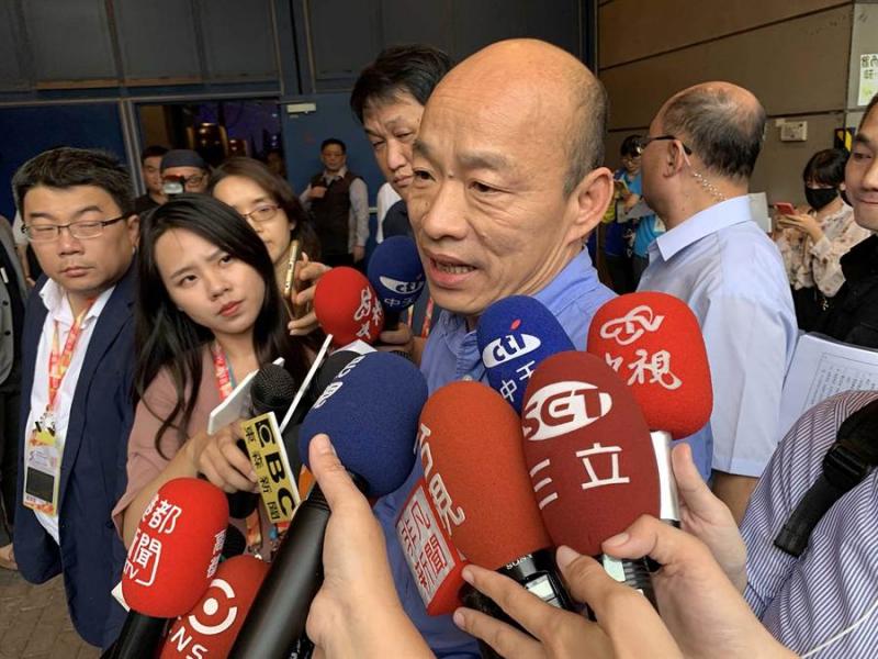 苦苓神預測「韓國瑜聲明稿」酸他早就找好退路，網對比後驚喊：「比媽祖還準」！