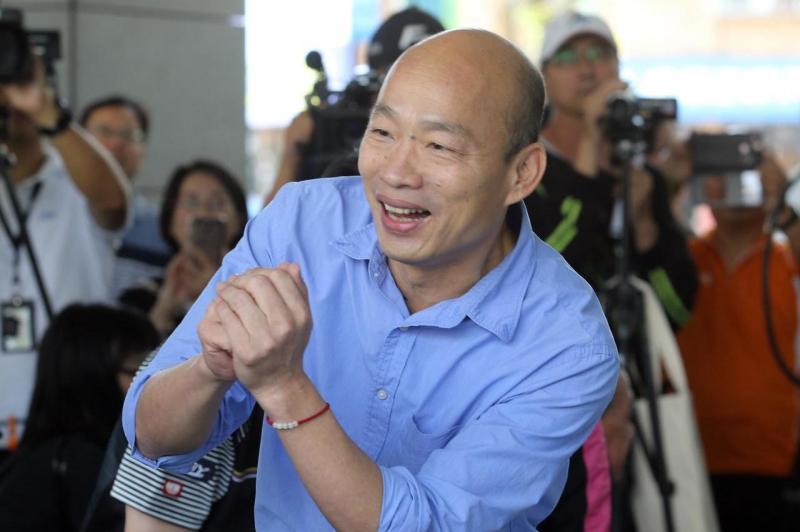苦苓神預測「韓國瑜聲明稿」酸他早就找好退路，網對比後驚喊：「比媽祖還準」！