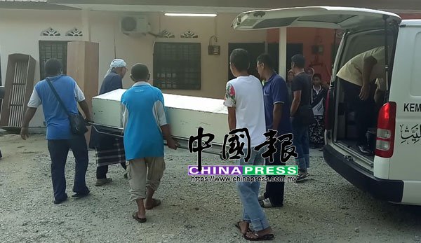 悲！24歲年輕母親 住家上吊自盡， 遺留下2名幼兒。R.I.P 悲！24歲年輕母親 住家上吊自盡 遺