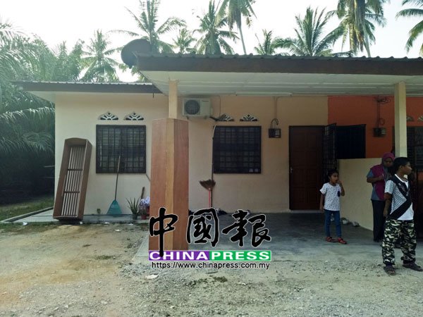 悲！24歲年輕母親 住家上吊自盡， 遺留下2名幼兒。R.I.P 悲！24歲年輕母親 住家上吊自盡 遺