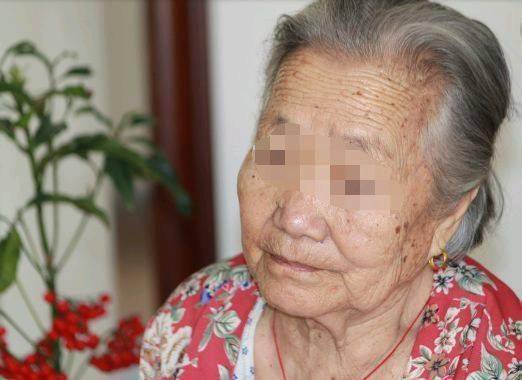 老人中了500萬，沉思一夜決定全給一個女兒，3個女兒都蒙了
