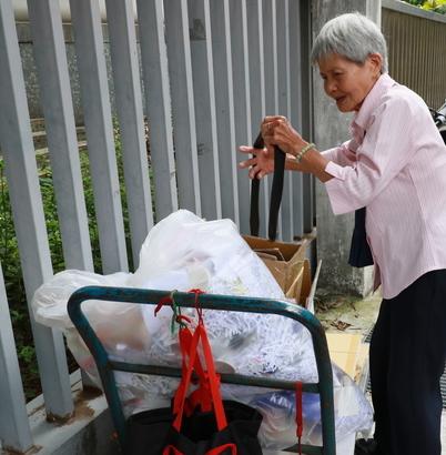 新莊78嵗拾荒老奶奶，3餐花費不到100元！還把畢生積蓄拿出來做這件事，感動了全新北的人！ 