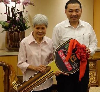 新莊78嵗拾荒老奶奶，3餐花費不到100元！還把畢生積蓄拿出來做這件事，感動了全新北的人！ 