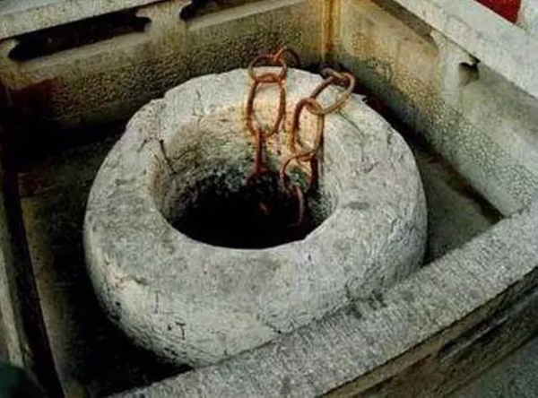 從「明朝」傳到現代的「鎖龍井」，自古沒人敢再打開，裡面封印的其實是「比龍還可怕」