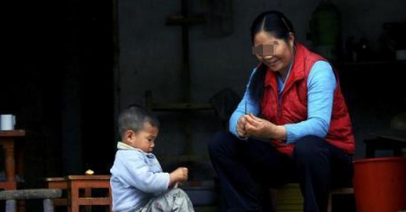 兒子去世媳婦遠嫁，我獨自一人帶孫子，去趟超市後我老淚縱橫！