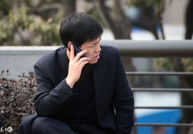母親生病向人借錢，那些借錢的被他大罵，沒借錢的他反而登門道謝