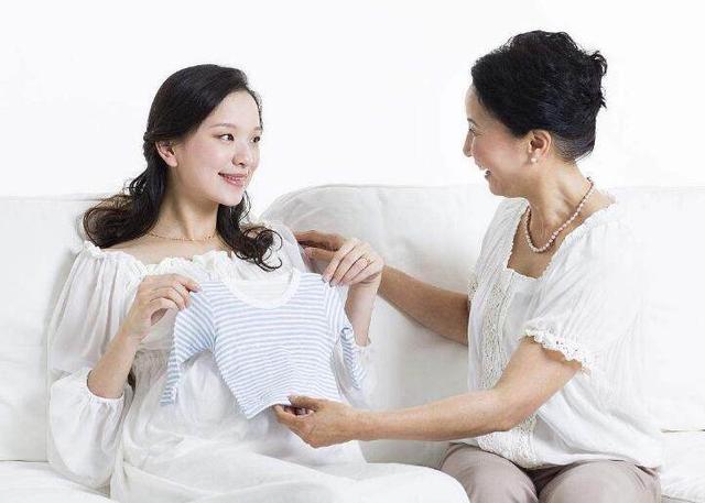 小兒媳兩胎都生女兒被大嫂嘲笑，客廳的訓斥聲，小兒媳卻淚如雨下