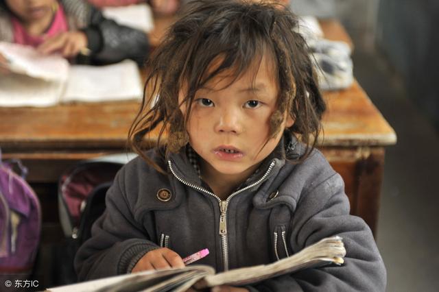 單親媽媽病危，將六歲孩子託付給窮鞋匠，孩子長大後為報恩成債奴