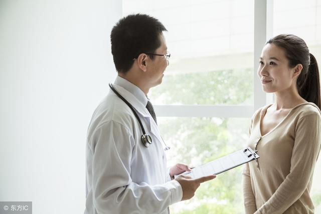 老公病重，我問婆婆借錢被拒，半夜老公接了個電話，我哭了一晚上