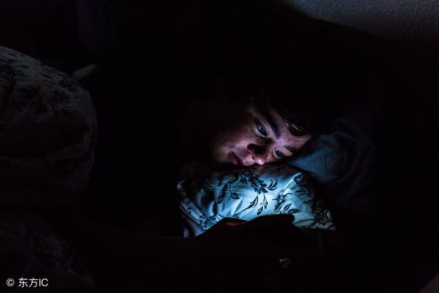 老公病重，我問婆婆借錢被拒，半夜老公接了個電話，我哭了一晚上