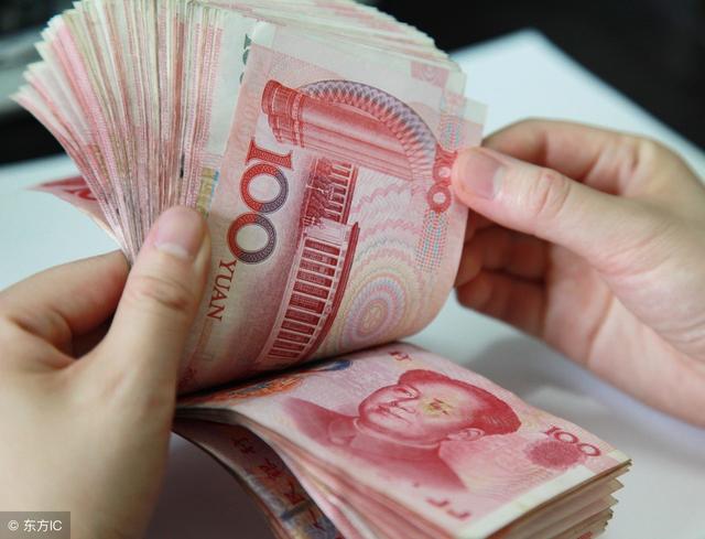 兩兒不管老父，女兒每月給老父打錢，三年後女兒笑了，兩兒卻哭了