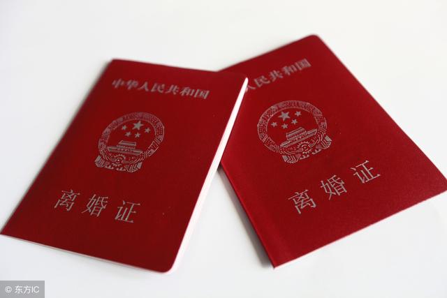 我剛結婚，第二天媽就跟爸提出離婚，媽說出理由後，我含淚說離吧