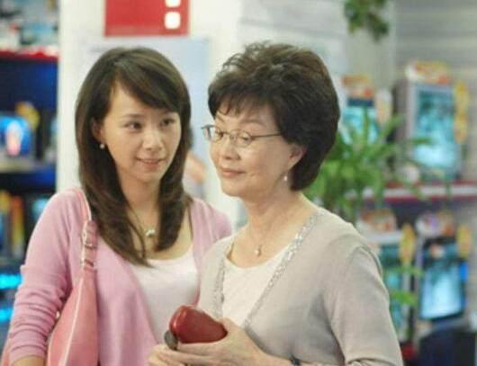 過生日婆婆送我一張卡，飯後我拉嫂子去逛街，刷卡時顯示餘額不足