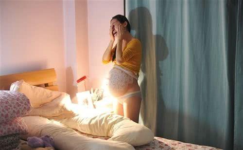 二胎懷上雙胞胎，大姑子主動來照顧，聽到婆婆說的話，我不寒而慄